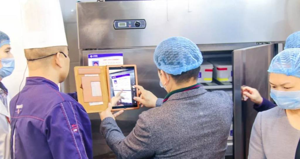 小辣椒餐饮4D食品安全现场管理建设顺利通过考评验收